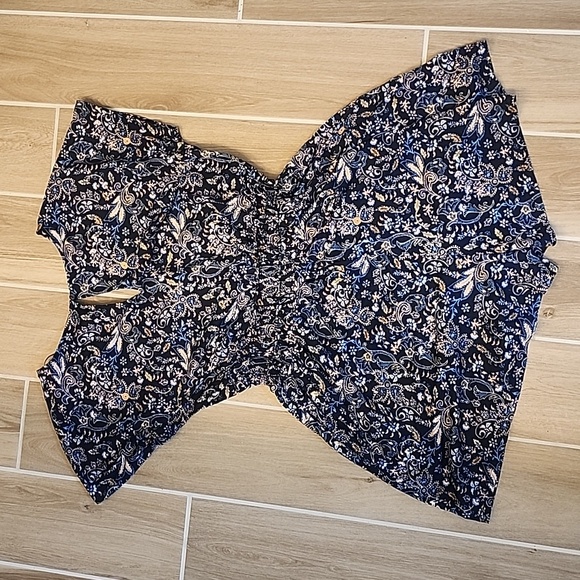 Nine Britton Size L romper in Navy Blue and Floral - Picture 2 of 3